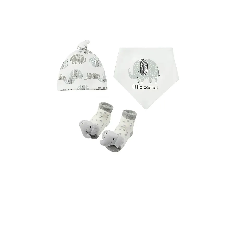 Accesorios para bebé presentados como regalo de nacimiento