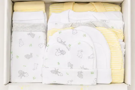 Qué regalar como padrino o madrina a un recién nacido: ideas emotivas y útiles Cajita Premium Stars Gift para recién nacido, ideal como regalo de padrinos y madrinas