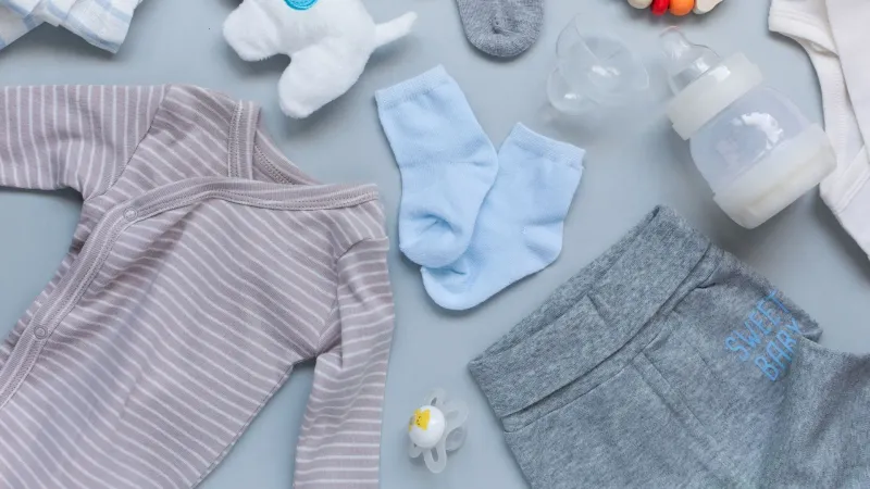 Prendas esenciales para bebés recién nacidos: guía para los primeros meses